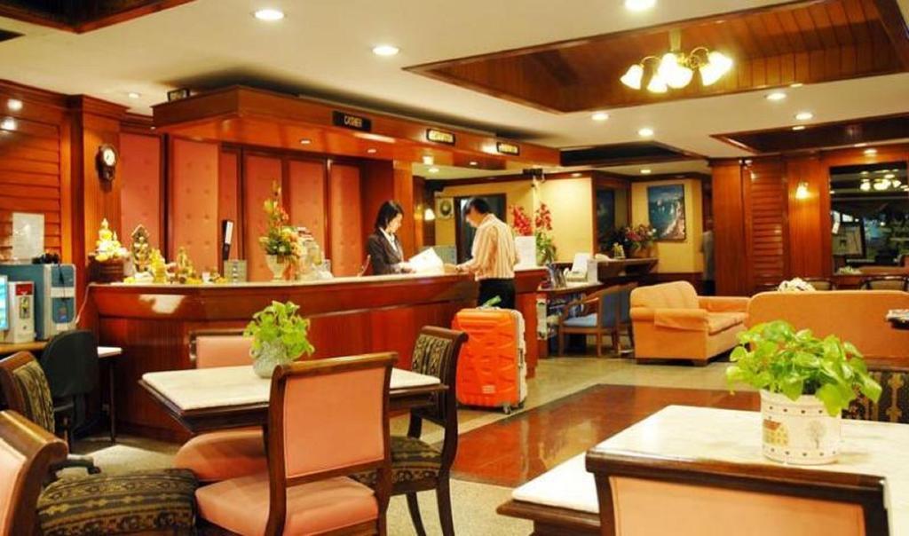 曼谷 西隆村旅店酒店 外观 照片