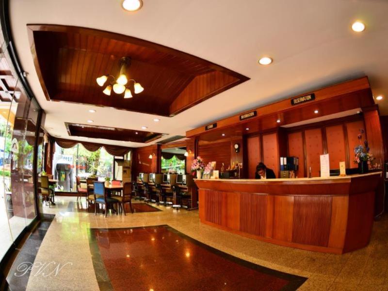 曼谷 西隆村旅店酒店 外观 照片