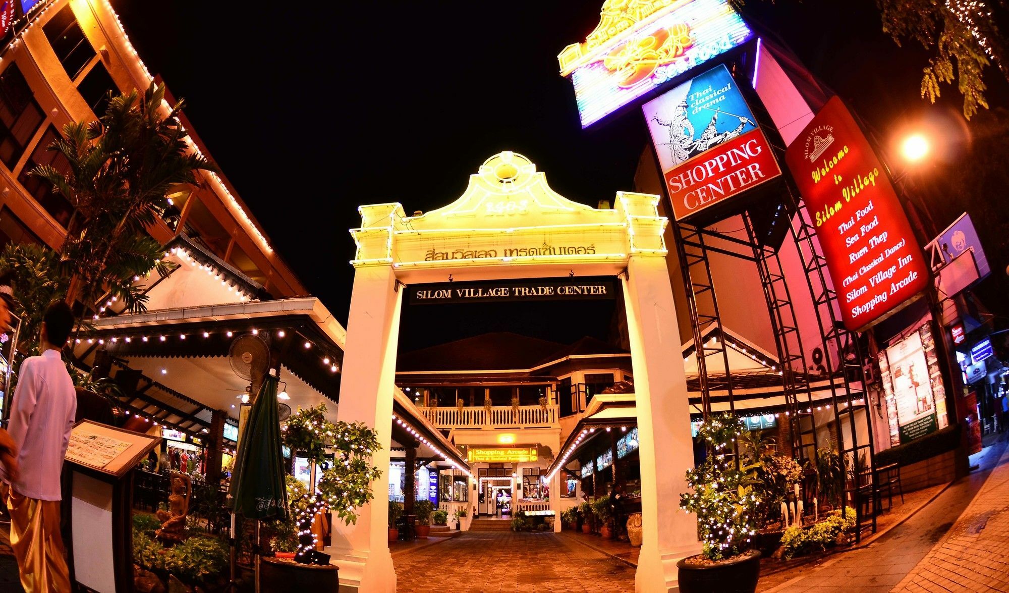 曼谷 西隆村旅店酒店 外观 照片