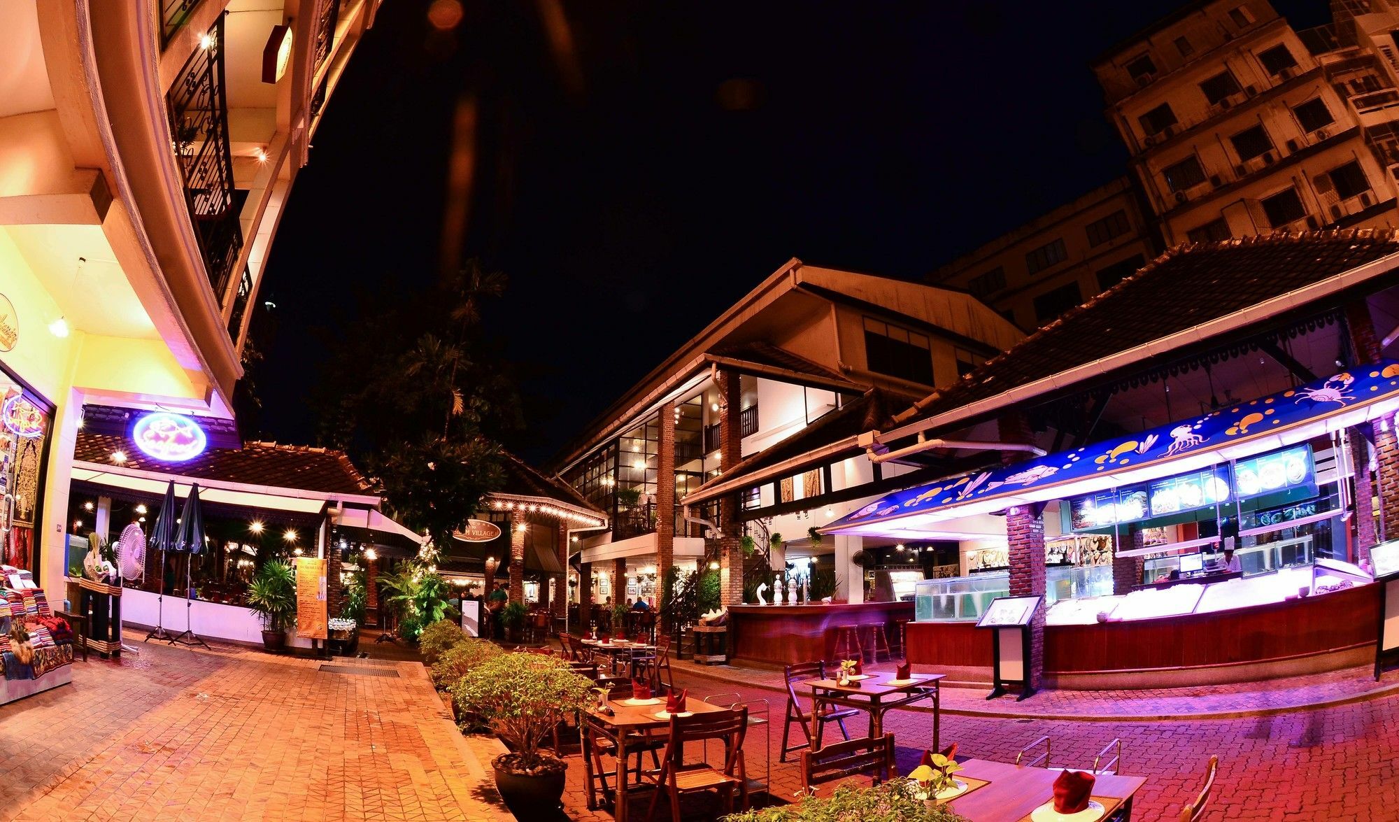 曼谷 西隆村旅店酒店 外观 照片