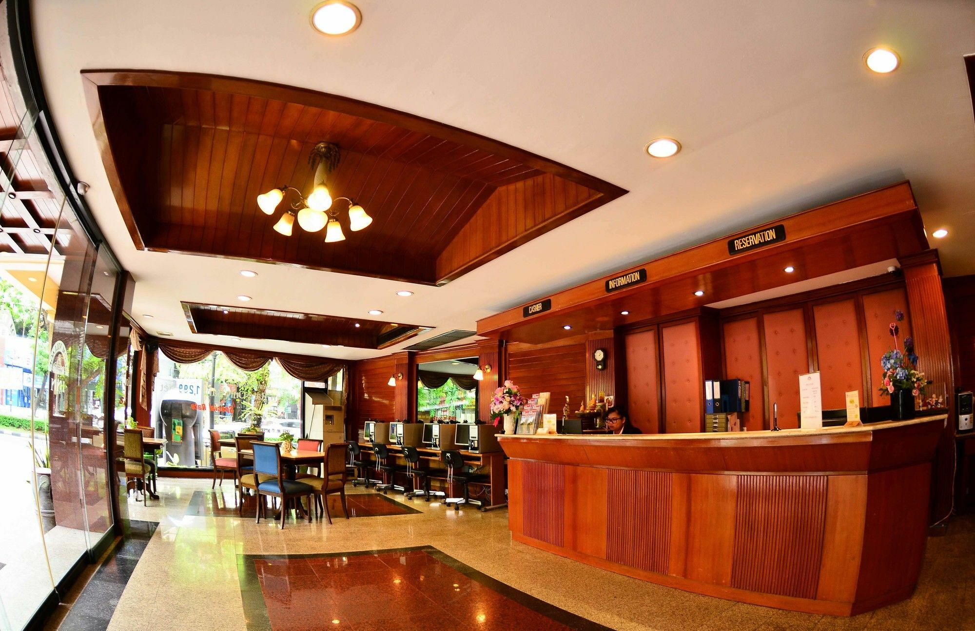 曼谷 西隆村旅店酒店 外观 照片